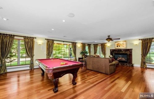 30 Oak Dr, Upper Saddle River NJ  07458-2132 exterior