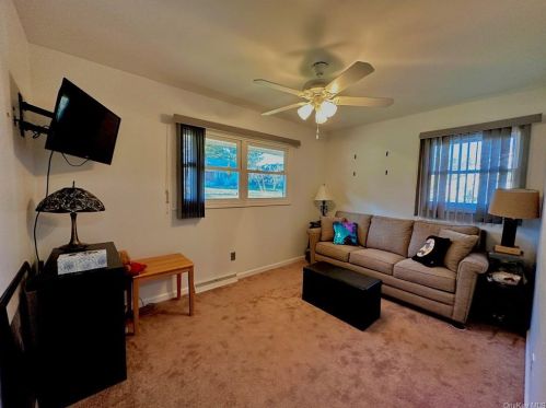 45 Eisenhower Dr, Middletown NY  10940-4543 exterior