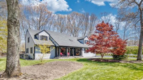 37 Jomar Rd, Shoreham, NY 11786-1937