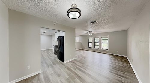 403 2nd Ave, Lutz, FL 33549-4324