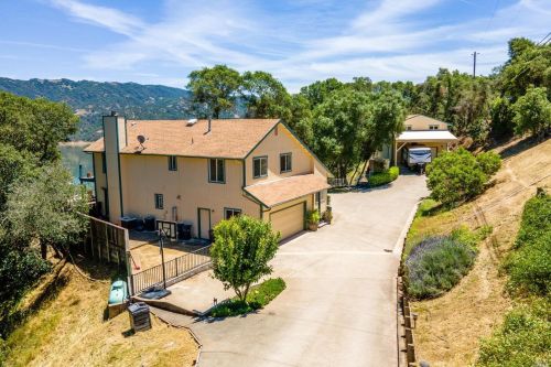 5501 Lake Ridge Rd, Ukiah, CA 95482-9552