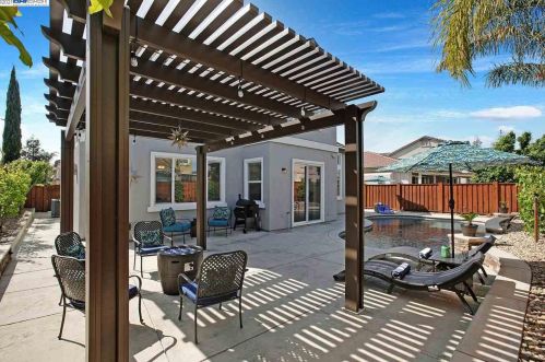 30 Matisse Ct, Oakley CA  94561-1777 exterior