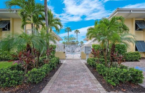 480 5th St, Naples FL  34102-2119 exterior