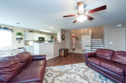 206 Bear Trl, Waxahachie, TX 75165-8770