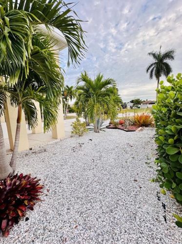 735 104th Ave, Naples FL  34108-3230 exterior