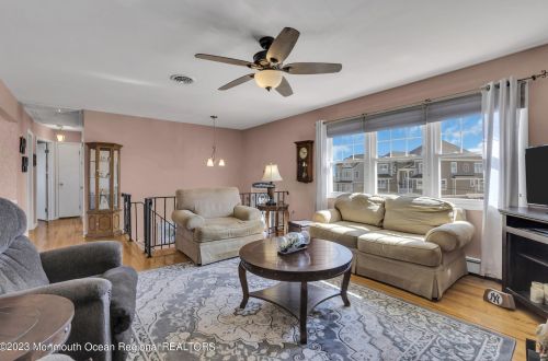 316 Sunset Dr, Pelican Island NJ  08751-2225 exterior