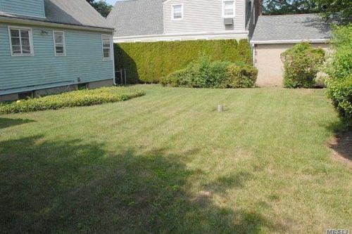 181 Willow St, Floral Park, NY 11001-3601