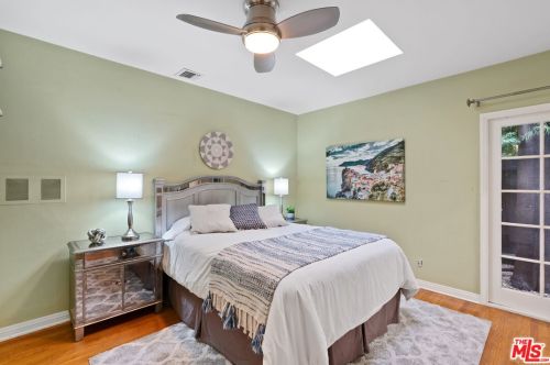 11945 Addison St, North Hollywood CA  91607-3157 exterior