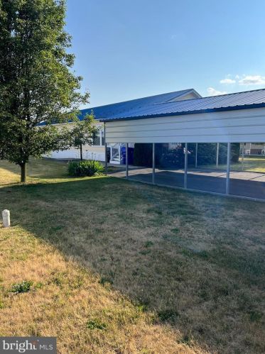 64 Maizefield Dr, Lees Cross Roads, PA 17257-8854