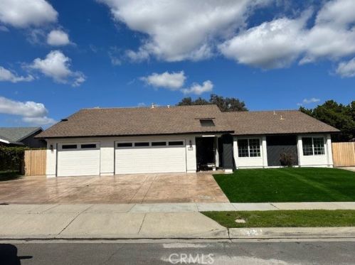 1720 Knapp Dr, Vista, CA 92083-1917