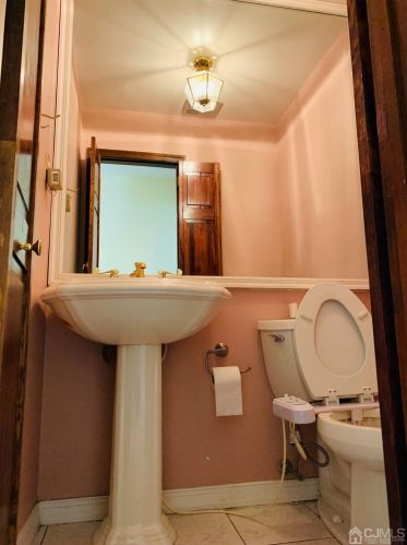 3 Highview Dr, Woodbridge NJ  07095-3905 exterior