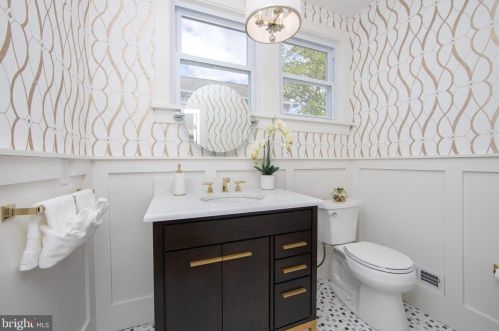 281 Rhoads Ave, Tavistock NJ  08033-1470 exterior