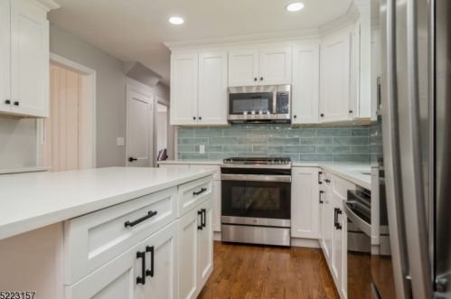 27 Dogwood Rd, Greystone Park NJ  07950-1918 exterior