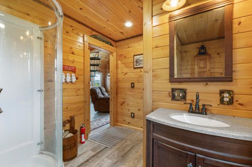 127 Bennett Hl Rd, Columbia NH  03576-3308 exterior