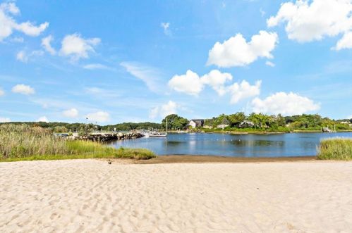 41 Orlando Dr, South Kingstown RI  02882-4416 exterior