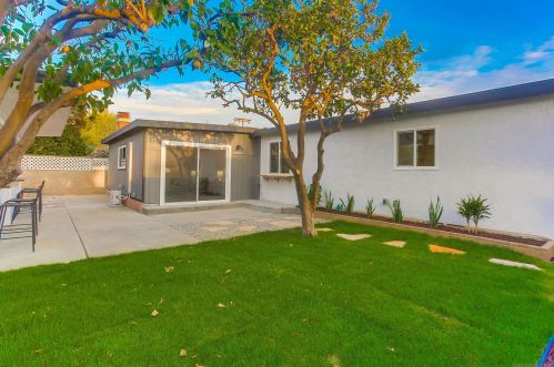 3862 Martha St, San Diego CA  92117-1817 exterior