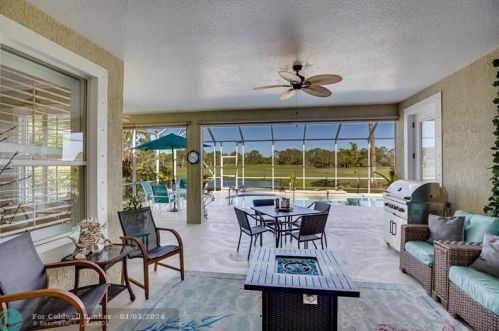 1525 79th Ave, Vero Beach FL  32966-1261 exterior