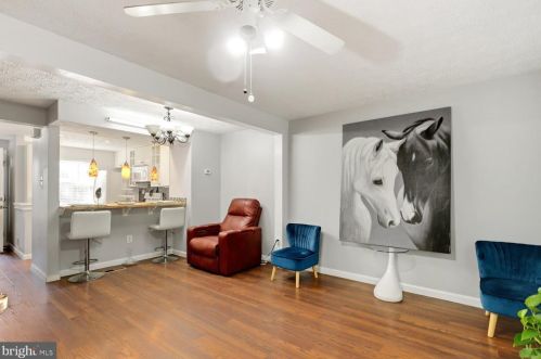 8050 Grandview Ct, Springfield VA  22153-3814 exterior