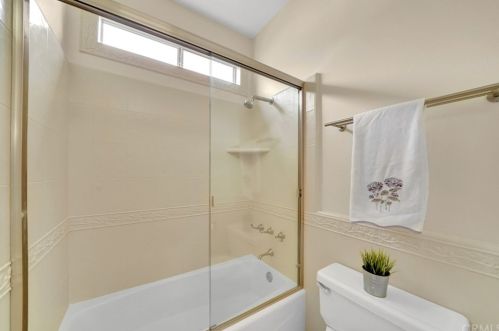 6471 Morningside Dr, Huntington Beach CA  92648-6106 exterior