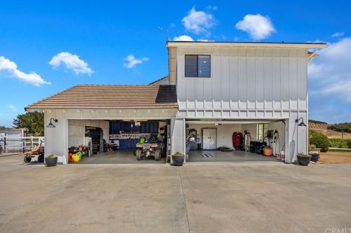 23920 La Vella Rd, Temecula CA  92590-3944 exterior