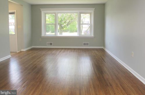 448 Willow Dr, Riverton NJ  08077-3420 exterior