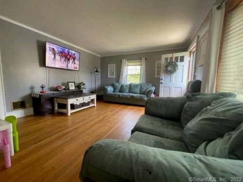 16 Esther Ave, Waterbury CT  06708-4819 exterior