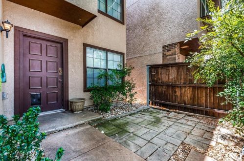 1152 White Lake Ct, Fort Worth, TX 76103-1148