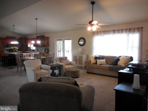 1114 Hunters Chase Ln, Lebanon PA  17046-1575 exterior