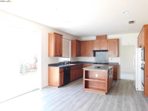 3152 Fairholm Ct, Modesto CA  95355-8680 exterior