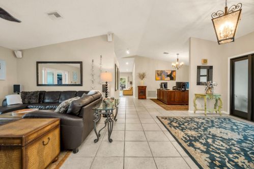 800 Walnut Ter, Boca Raton, FL 33486-5559