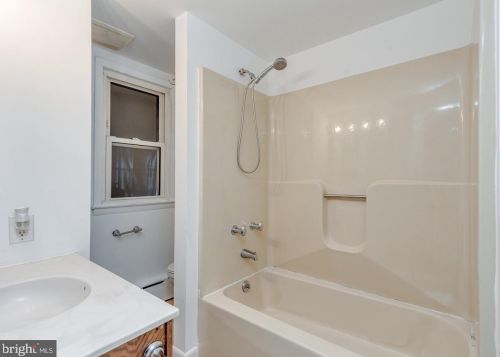 211 Park Ave, Camden NJ  08108-2927 exterior