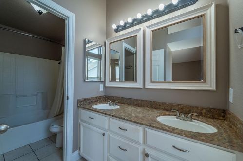 4924 Apple Farm Ln, Salida CA  95368-9000 exterior