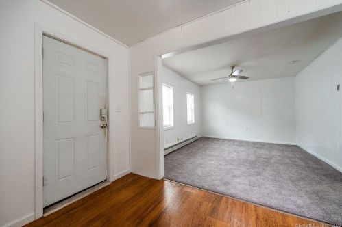 18 Railroad Ave, Norwich CT  06360-2211 exterior