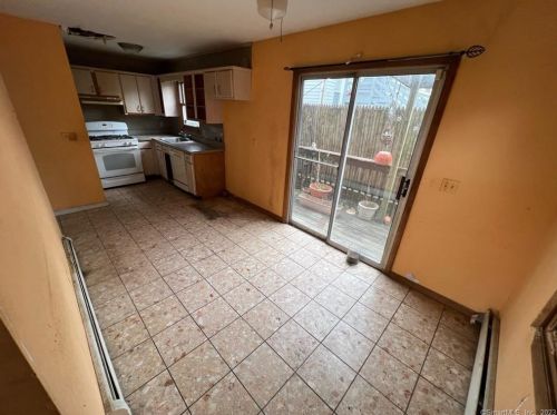 409 Logan St, Bridgeport, CT 06607-1407