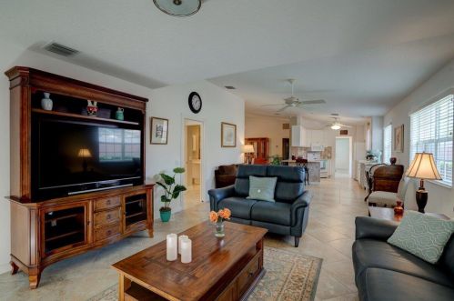10652 Hartwick Dr, Fort Pierce FL  34987-1923 exterior