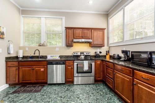 1462 Redwine Rd, Fayetteville GA  30215-2512 exterior