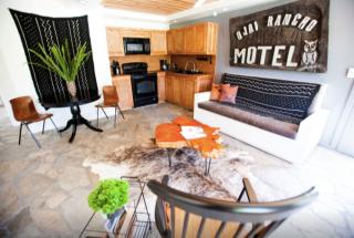 410 Country Club Dr, Ojai CA  93023-3713 exterior