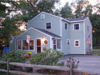 16 Middle St, Fremont, NH 03044-3570