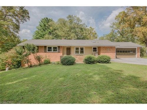 20 Country Rd, Hendersonville, NC 28791-8601