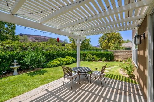 490 Tree Hollow Ct, Simi Valley CA  93065-7311 exterior