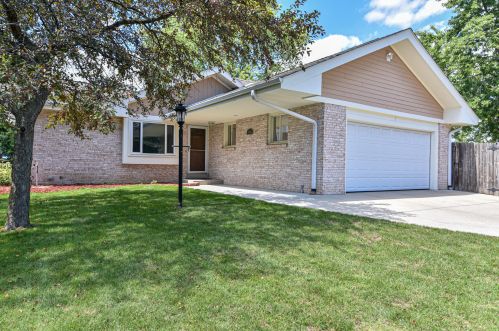 10006 Calumet Rd, Milwaukee, WI 53224-3204