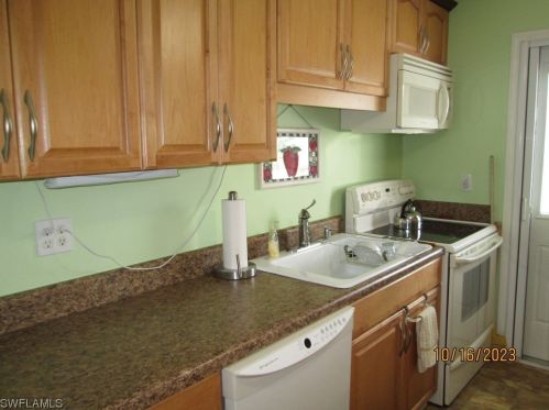 25 Dawn Flower Cir, Lehigh Acres FL 33936-7356 exterior