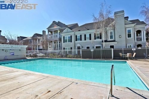 3725 Whitworth Dr, Pleasanton CA  94568-1377 exterior