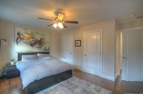 180 Briar Hill Rd, Groton CT  06340-2652 exterior