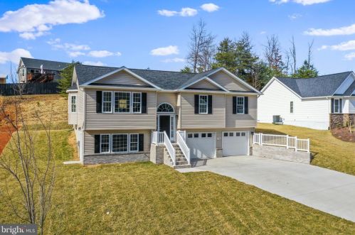 1198 Happy Ridge Dr, Front Royal VA  22630-5302 exterior