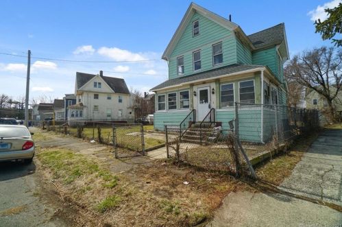 289 Carroll Ave, Bridgeport CT  06607-1801 exterior