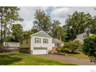 164 Applegate Rd, Fairfield CT  06825-2739 exterior