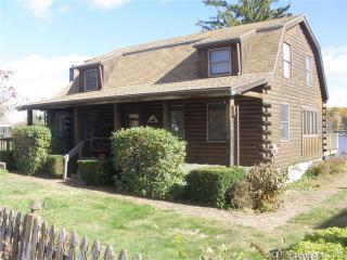 34 Cedar Point Rd, Waterbury, CT 06716-1207