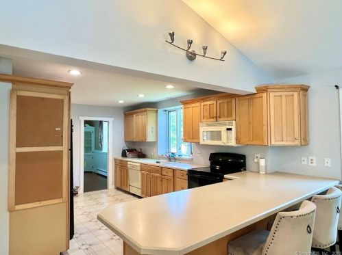 8 Sherman Ave, Bridgeport CT  06611-2335 exterior