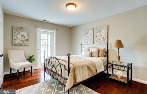 10108 Nedra Dr, Great Falls VA  22066-2835 exterior